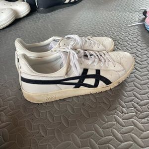 COPY - Asics retro casual shoe. Size 12